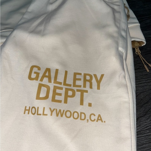 New Model Joggers - Picture 2 of 2